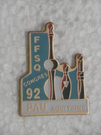 Pin's - Sports Bowling 1992 QUILLES Congrès à PAU - Pins Badge Sport PAU Ville 64 Pyrénées Atlantiques - Bowling