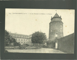 35 Chateaugiron La Cour D'honneur Du Chateau Et Le Donjon  édit. Lamiré N° 1695 - Châteaugiron