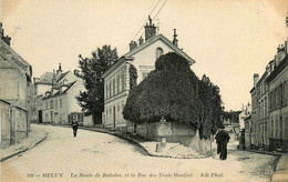 Melun * La Route De Rubeles Et Rue Des Trois Moulins - Melun