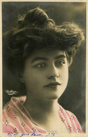 MARTHE D'ESSENETS * Carte Photo REUTLINGER* Artiste * Opéra Théâtre Cinéma Danse * Cachet Octroi La Tour Du Pin - Artisti