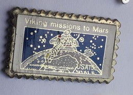 QQ470 Pin's Space Espace Fusée Viking Missions To Mars Timbre Poste PTT USA  Achat Immédiat - Space