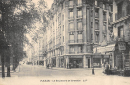 CPA 75 PARIS XVe PARIS LE BOULEVARD DE GRENELLE - Arrondissement: 15