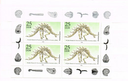 République Démocratique Allemande. Boc Feuillet De 4 Timbres.  Squelette D'animal Préhistorique. Fossiles - Vor- U. Frühgeschichte