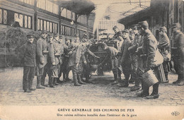 CPA 75 PARIS GREVE GENERALE DES CHEMINS DE FER UNE CUISINE MILITAIRE INSTALLEE - Other & Unclassified