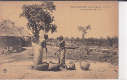 HAUT DAHOMEY, Moyen Niger, Femmes Tirant De L'eau, - Dahomey