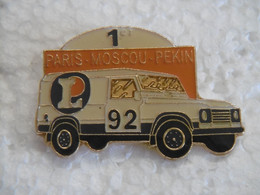 Pin's - Automobile 4X4 LAND ROVER 1st Rallye PARIS MOSCOU PEKIN - Pins Badge  Sponsor Magasins Supermarché LECLERC - Rallye