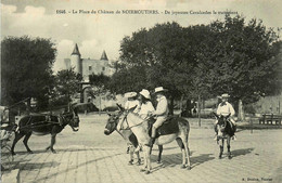 Noirmoutier * La Place Du Château , De Joyeuses Cavalcades Le Traversent * âne Donkey - Noirmoutier