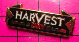 917 Pin's Pins / Beau Et Rare / THEME : BOISSONS / GIN WHISKY ? HARVEST DRY Par DRAGO - Boissons