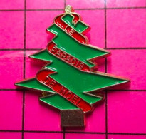 917 Pin's Pins / Beau Et Rare / THEME : NOEL / SAPIN ET GUIRLANDE ROUGE  LE PARADIS DE NOEL - Weihnachten