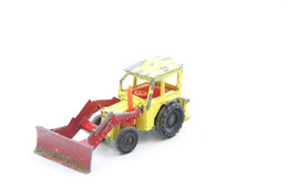 CORGI JUNIORS: 3303 Massey Ferguson Tractor With Plough , Scale : 1/64 - Vintage - Matchbox