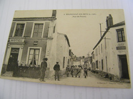 CPA. Bourgneuf En Retz (44) - Rue De Pornic - Hôtel - Buvette - 1910 - SUP (FK 56) - Bourgneuf-en-Retz