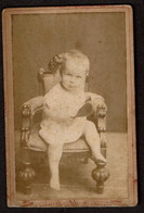 CDV - Bébé Assis Sur Un Petit Fauteuil - Photographe F. Meeus-Verbeke Louvain - Voir Scan - Antiche (ante 1900)