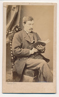 Photographie Ancienne XIXe CDV Portrait  D'un Homme Lisant Circa 1860 Photographe Charles à Bordeaux - Oud (voor 1900)