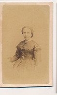 Photographie Ancienne XIXe CDV Portrait D'une Femme Photographe Bourgoin Niort - Oud (voor 1900)