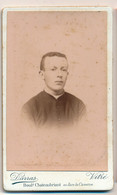 Photographie Ancienne XIXe CDV Portrait D'un Jeune Curé Séminariste Ecclésiastique Photographe Darras à Vitré Bretagne - Oud (voor 1900)