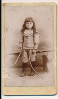 Photographie Ancienne XIXe CDV Portrait D'un Enfant Et Son Cerceau Jouet Photographe Galais Cholet - Oud (voor 1900)