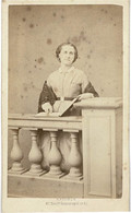 Ancienne Photo Carton CDV Portrait Carte De Visite Photographe Antonin Paris Oude Foto Femme Costume Lady 19e 19de Eeuw - Unclassified