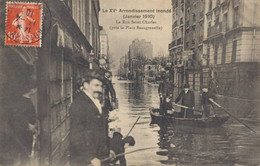 H0408 - PARIS - Le XVe Arrondissement Inondé - La Rue Saint Charles - Janvier 1910 - Inondations