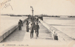 CHERBOURG  - La Jetée . Très Beau Cliché. - Cherbourg