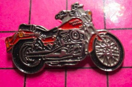 1117 Pin's Pins / Beau Et Rare / THEME : MOTOS / HARLEY-DAVIDSON ROUGE ET NOIRE - Motos