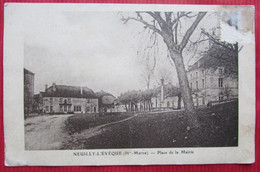 NEUILLY L' EVEQUE  -  Place De La Mairie  -  Haute Marne  -  52 - Neuilly L'Eveque