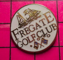 1117 Pin's Pins / Beau Et Rare / THEME : SPORTS / BATEAU VOILIER FREGATE GOLF CLUB - Golf