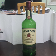 IRELAND-JAMESON-IRISH WHISKEY-(Hebrew Label-rite)-(The Caption Different Back)(alcohol-40%) (Capacity1liter)-used Bottle - Whisky