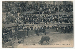 CPA - NIMES (Gard) - Les Arènes, Un Jour De Course Libre - Nîmes