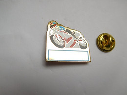 Beau Pin's Pins , Moto , Pin's à Dédicacer - Motos