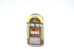 Vintage COLLECTABLE LIGHTER : Jukebox Juke Box Gambling Slot Machine - 19**'s - Briquet - Autres & Non Classés