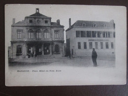 Cpa  MARQUISE  - Place - Hôtel De Ville -école - Marquise
