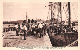 ¤¤  -  PAIMPOL  -  CMCB  -  Arrivée Des Pêcheurs Islandais  -  Chargement Des Vêtements Sur Les Voitures    -  ¤¤ - Paimpol