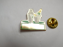 Beau Pin's Pins , Champagne , Pin's à Dédicacer - Boissons