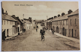 CPA Rare Irelande Roscrea Grove Street Animé Personnages Voitures - Tipperary