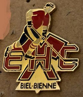 HOCKEY SUR GLACE - ICE - EHC BIEL BIENNE - SUISSE - JOUEUR - CANNE - PATINS -  SCHWEIZ - SWITZERLAND -   (27) - Sports D'hiver