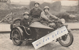 CHAUNY - Trois Militaires Dont Un Aumonier Dans Un Side-car  ( Carte Photo ) - Chauny