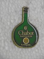 Pin's - Boissons - ARMAGNAC CHABOT NAPOLEON - Pins Badge En Forme De Bouteille - Boissons