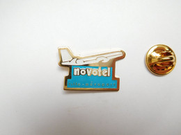 Beau Pin's Pins , Aviation , Avion , Aéroport De Lille , Novotel - Avions