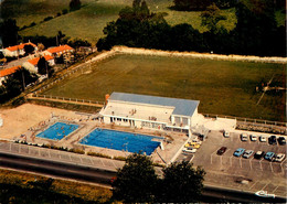 Mirambeau * Vue Aérienne Et La Piscine * Stade De Foot Football Stadium Estadio - Mirambeau