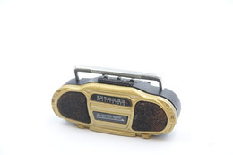 Vintage COLLECTABLE LIGHTER : Boombox Ghetto Blaster CD / Cassette Player Rare - 19**'s - Briquet - Porte-cles - Armes Neutralisées