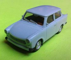 AUTOMOBILE MINIATURE 1:87 - TRABANT 601 - Bleu Pâle - HERPA - Sans Boite - Vitrée - Comme  Neuf - 2014 - Schaal 1:87