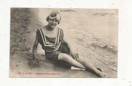 Cp, Pin Up , Pin Ups , à La Mer , Baigneuse Pendant Le Bain,mode,maillot De Bain ,voyagée 1924 - Pin-Ups