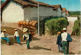 Guatemala Indigenas De Chichicastenango Porteur De Cruches CPA Grand Format - Guatemala