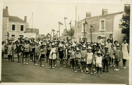 St Jean De Monts * Carte Photo * Place De L'église Café Du Commerce * Enfants Colonie Vacances Culture Physique LOCARD - Saint Jean De Monts