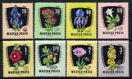 HUNGARY 1961 Medicinal Plants Set Of 8 MNH / **.  Michel 1776-82 - Nuovi