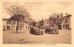 ¤¤   -  LA CHAPELLE-BASSE-MER   -  Place De L'Eglise   -  Voiture " Citroën TRACTION AVANT "     -   ¤¤ - La Chapelle Basse-Mer