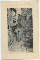 D 83.  BARJOLS. PORTE DU VIEUX CHATEAU DE LA REINE JEANNE - Barjols