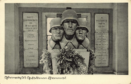 R587694 Three Men Heads Statue. Papierhein. Gleiwitz - Wereld
