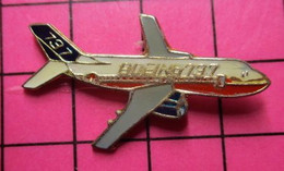 1717 Pin's Pins / Beau Et Rare / THEME : AVIATION / AVION BOEING 737 - Avions