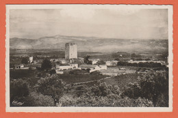 D34 - GIGNAC - VUE GÉNÉRALE DE LA TOUR ET VUE SUR LES CÉVENNES - CPSM Dentelée Petit Format En Noir Et Blanc - Gignac